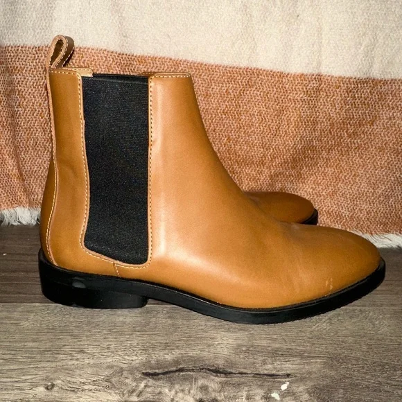 Everlane Modern Chelsea Leather Ankle Boots - Picture 2 of 5